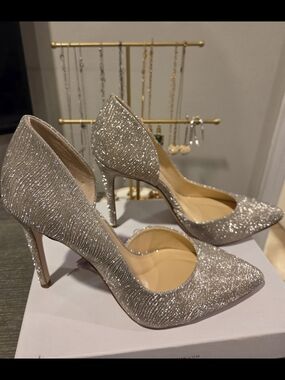 Sparkle Pointed-Toe Jessica Simpson Pumps in Light Gold